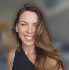 Who are recommended photographers in Cape Coral for family photos?