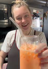 Crea un refresco de crema naranja delicioso