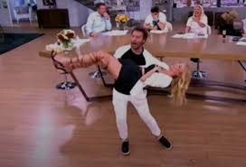 Facebook twitter pinterest reddit delicious linkedin whatsapp telegram email shortlink. Apisteytos Stratos Tzwrtzogloy Shkwse Ston Aera Ths Faih Skorda Kai Ebgale Th Mployza Toy Video Greek Web Tv Live