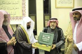 تعرَّف عثمان طه في العاصمة السورية دمشق على محمد بدوي الديراني خطاط بلاد الشام، وأخذ منه الكثير في الخط الفارسي، وخط الثلث من عام 1379 هـ الموافق 1960م وحتى عام 1967م. ÙÙŠØ¯ÙŠÙˆ Ø§Ù„Ø³Ø¯ÙŠØ³ ÙŠÙ‚Ø¨Ù„ ÙŠØ¯ ÙˆØ±Ø£Ø³ Ø®Ø·Ø§Ø· Ø§Ù„Ù…ØµØ­Ù Ø¹Ø«Ù…Ø§Ù† Ø·Ù‡ ÙˆÙŠØ¯Ø¹Ùˆ Ù„Ù‡ ØµØ­ÙŠÙØ© Ø§Ù„Ù…ÙˆØ§Ø·Ù† Ø§Ù„Ø¥Ù„ÙƒØªØ±ÙˆÙ†ÙŠØ©