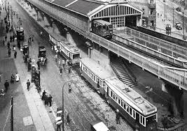 Hochbetrieb Schon 1920 Ging Es Am U Bahnhof Eberswalder Strasse Zu Wie Im Taubenschlag Passanten Rennen Zwischen Strass Historische Bilder Bahnhof Berlin Ubahn