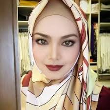Petikan daripada hiburan minggu ini (hmi) bersama siti nurhaliza pada tahun 2002. Kurik Kundi Male Key Lyrics And Music By Dato Siti Nurhaliza Arranged By Willyezra