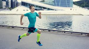 I april kunne friidrettsutøveren jakob ingebrigtsen (20) dele den gledelige nyheten om at han hadde fridd til samboeren elisabeth asserson (20) og fått ja. Sesongen Er I Gang For Henrik Ingebrigtsen Runner S World Norge