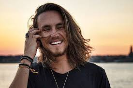 O cantor vítor kley é fã deste tipo de jogos e ensinou carolina: F5 Celebridades Vitor Kley Diz Que E Ciumento Com Sua Namorada E Com Suas Musicas Com Tudo 22 06 2020