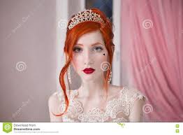 We did not find results for: Rothaariges Madchen In Einem Hochzeitskleid Heller Ungewohnlicher Auftritt Rote Nagel Ein Madchen Mit Blasser Haut Stockfoto Bild Von Lockig Behaart 78432156