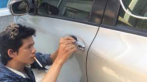 Jul 28, 2010 · if you leave your keys in the ignition or car running you can't lock yourself out of a yaris people! Unlock Car Toyota Yaris Youtube