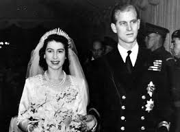 La regina elisabetta ha ormai terminato le sue vacanze estive a balmoral, ma non è rientrata a buckingham palace, come accade ogni anno. 70 Anni Di Matrimonio Le Nozze Di Platino Di Elisabetta E Filippo
