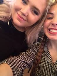 sydney steele (@sydneysteeeeele)