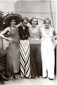 Jul 26, 2021 · scopri le news del mondo della moda: Which Outfit All Of Them Moda Anni 30 Donne Attraenti Fotografia Di Moda Vintage