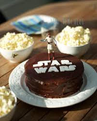 Gateau Star Wars Le Coup De La Panne D Ordi Gateau Star Wars Gateau Anniversaire Star Wars Gateaux Et Desserts