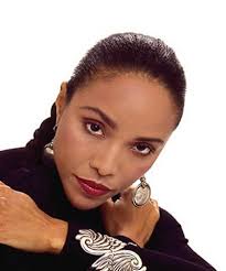 Lynn was cast as a female lead opposite martin lawrence in the dark romantic comedy film, a thin line between love and hate. Lynn Whitfield Lynn Whitfield Films Biographie Et Listes Sur Mubi