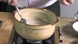 Terlebih lagi beberapa daerah yang memang sudah menjadikan tanah liat sebagai komoditas dan sumber penghasilan. Kacang Hitam Dalam Periuk Tanah Liat 027 Youtube