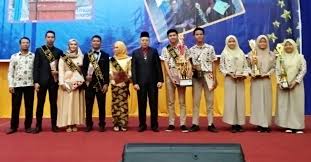 Inilah daftar lengkap sma swasta terbaik di jawa tengah versi ltmpt dengan nilai rerata tertinggi utbk 2020 menariknya, dalam top 1.000 sekolah versi ltmpt 2020 itu terdapat banyak sma swasta dengan nilai rerata ujian tertulis berbasis komputer (utbk) tertinggi pada 2020. Pelepasan Siswa Sman 3 Bandar Lampung Berlangsung Meriah Smartnews Id
