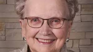 Betty Kitt's Instagram, Twitter & Facebook