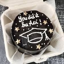 naqenaq cakes bandung | 🎓 Rayakan momen spesial dengan bento cake bertema  kelulusan! 🎉 Cake kecil yang manis dan unik ini cocok untuk memberi ucapan  selamat dengan... | Instagram