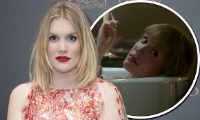 Following her casting announcement, fennel tweeted, i absolutely love. The Crown Star Emerald Fennell Insists Her Portrayal Duchess Camilla Is Fair And True Daily Mail Online