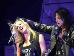 Alice Cooper Poison With Nita Strauss Guitar Solo Huntsville Al 8 9 16 Youtube Alice Cooper Nita Strauss Guitar Solo