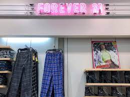 This 1978 photo was taken at the store adjacent to the company's warehouse and headquarters on southwestern boulevard. Fashion Nova H M Zara Why We Can T Stop Buying Fast Fashion Vox