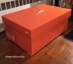 Une Boite De Rangement Nike En Version Xxl Sneakers Fr Boite De Rangement Boite A Chaussure Rangement Tissu