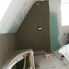 Damit Das Badezimmer Auch Schon Dicht Ist Haben Wir Flachendicht An Die Wand Gestrichen Und Die Ecken Und Kanten Mit Dichtband Abgedic Badezimmer Zimmer Baden
