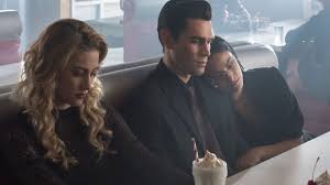 Im hause ferres/maschmeyer gibt es auch nach zwei jahren ehe getrennte kassen. Staffel Funf Von Riverdale Dieser Serienstar Stosst Dazu Promiflash De