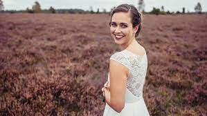 We did not find results for: Brautkleid Vintage Elementar I Moderne Brautkleider