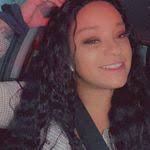 Amanda Zeis's Instagram, Twitter & Facebook