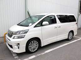 親戚がやってる車屋へレンタカーを返却 ヴェルファイアの乗り心地に家族は大満足 子供たちも 大勢で一緒に移動できたから楽しかったみたい それにしても 今日日のミニバンって１８インチのホイールを標準で履いてるんですねぇ それでいて乗り心地が悪くないって国産
