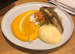 Filet De Poisson Selon Arrivage Puree De Carottes Au Beurre Noisette Emulsion Beurre Blanc Picture Of Le Brelevenez Lannion Tripadvisor