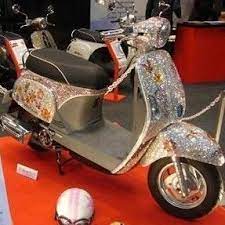 Lol A Pimped Out Scooter Scooter Vespa Scooters Vespa