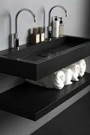 Vous trouverez plusieurs dimensions et styles audacieux pour les petites et les grandes salles de bains. Un Lavabo Noir Pour La Salle De Bains Elegante Archzine Fr Deco Salle De Bain Design De Salle De Bain Double Vasque Salle De Bain