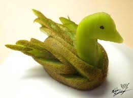 Top 8 Des Photos Artistiques De Fruits Et Legumes De Sarah Illenberger Sculptures De Fruits Fruits Et Legumes L Art Du Fruit