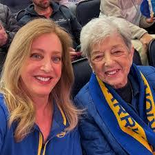 Kellie Lott's Instagram, Twitter & Facebook