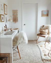 Muted Neutrals In Office Minimalist Decor Minimal Home Decor Ideas Minimalist But Feminine Home Office Design Retro Home Decor Home Office Decor