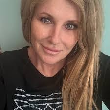 Kerri Rutherford's Instagram, Twitter & Facebook