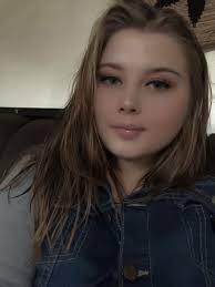 Desiree Giroux's Instagram, Twitter & Facebook