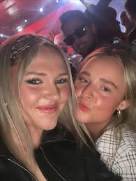 Thanks for accepting me into the group my name is Bailey Im 20 years old I  live in Brisbane looking to meet friends and possibly more