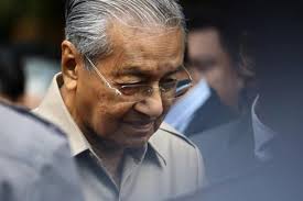 Mahathir meletakkan jawatannya sebagai perdana menteri serta pengerusi bersatu. Mengapa Tun Begitu Takut Kepada Najib Isham Jalil Editor Malaysia