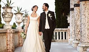 Selbst moderne und stilistisch neutralere schmuckstücke bilden eine harmonische ergänzung zum trachtenkleid. Trachtenhochzeit Hochzeitsdirndl Brautigam Gesellschaft Wimmer Schneidert
