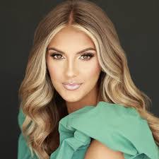 Jenna Clement's Instagram, Twitter & Facebook