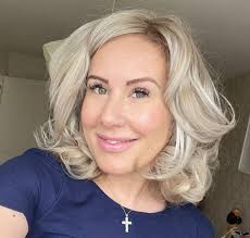 Hi everyone, I'm Amanda I'm 40, looking for friends and maybe a bf. I like  poetry, singing, dancing, shopping of course. I love riding my horse and my  dirt bike too. Have