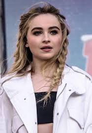 Special victims unit y recibió reconocimiento por su papel recurrente como la versión joven de chloe goodwin en la serie de televisión the goodwin games. Sabrina Carpenter Bio Age Height Career Net Worth Twitter Instagram