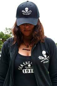 The blue-capped Sea Shepherd of Booba in an Interview on OKLM Radio the  12/12/17 | Spotern