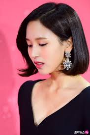 Can you wear short hair in a ponytail? Twice S Mina In Long Hair Versus Short Hair Will Be Your Biggest Problem Of The Day Koreaboo