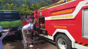 Kepala bpjs kesehatan cabang soreang, heni riswanti menyebut kegiatan tersebut dilatarbelakangi dengan perlunya masyarakat untuk mengetahui inovasi berbasis teknologi yang mulai diterapkan bpjs kesehatan di seluruh fasilitas ke Damkar Fasilitasi Ribuan Liter Air Untuk Wudu Pengunjuk Rasa Sebelum Demo Tolak Ruu Hip Di Dprd Tribun Jabar