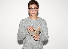 не позволяй душе лениться чтоб в ступе воду не толочь Logan Lerman Logan Lerman Perks Of Being A Wallflower Pictures Of Boys Haircuts