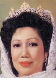 Tengku abdul hamid was born to sultan mustafa perkasa alamsyah and tengku cantek. Tiara Mania Queen Anis Of Kelantan S Diamond Tiara