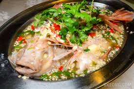 Not only are you surrounded by nature here, but you get to dine right beside a huge lake where fishes swim freely. Pork Free Malaysia Food Travel Blog