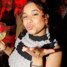 please enjoy each slide equally Ft. Aries Szn with @dawn.s.paul 🎂🥳 🎊  #milleyrockapproved✓ #explorethehype