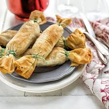 Vegetarian Christmas Dinner 25 Delicious Alternatives To Nut Roast Vegetarian Christmas Dinner Vegetarian Christmas Recipes Vegetarian Christmas